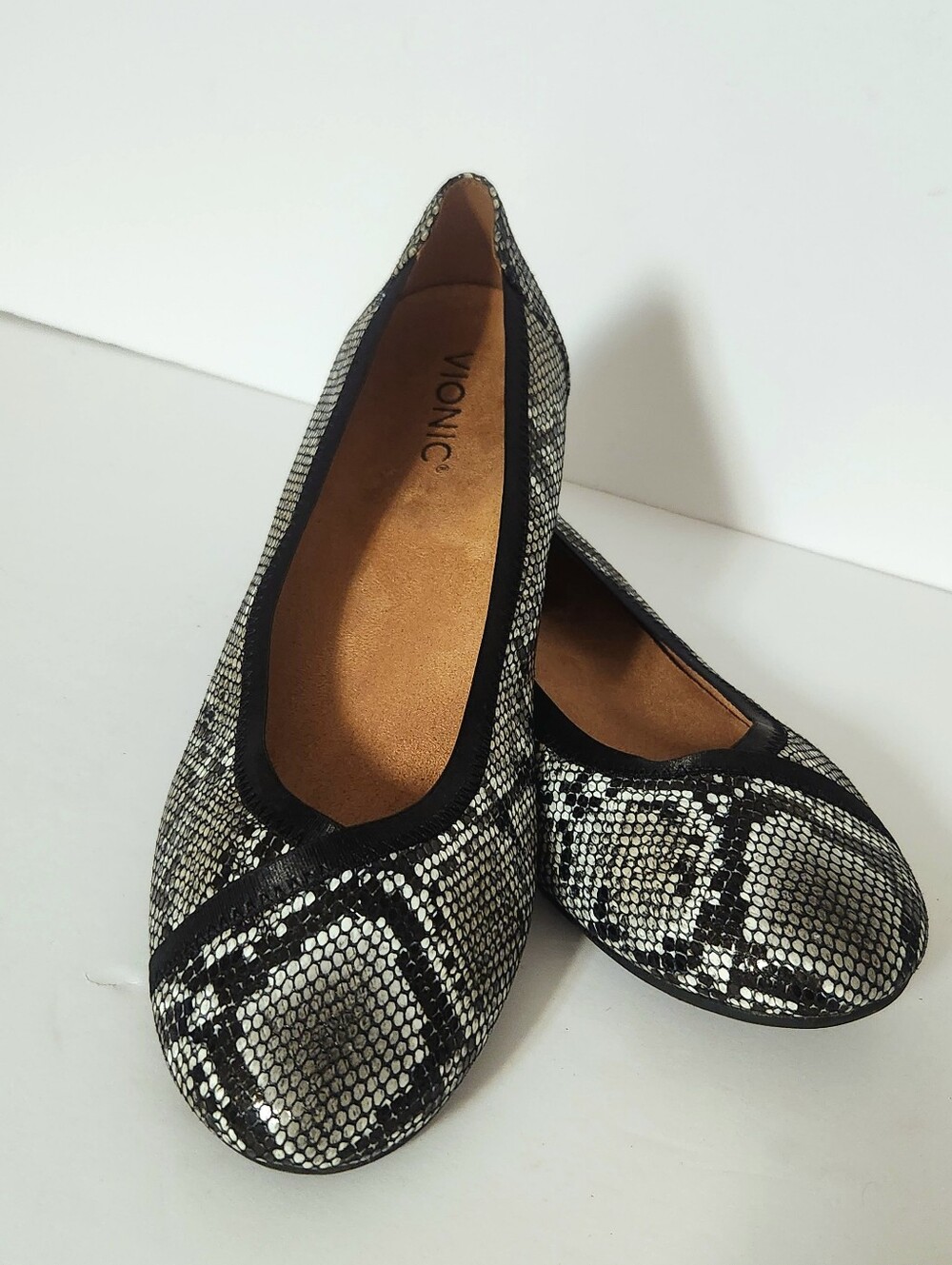 Vionic Caroll Snake Ballet Flats Black Gray 10